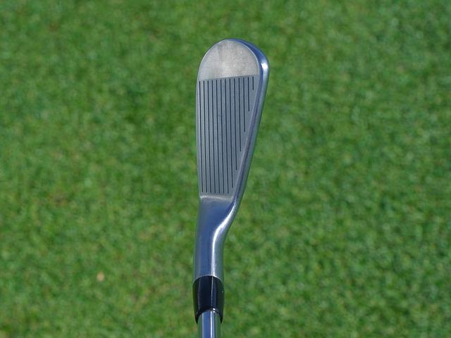 画像: N.テイラー実使用のT100(7I)。オフセットが少ない顔が好み