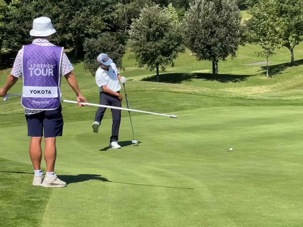 画像: 「パットが入らず鬱に……」横田真一が欧州レジェンズツアーで直面する“グリーンの壁”と、トッププロの助言【ヨコシンの欧州レジェンズツアーレポート「夢に向かって」 #21】 - みんなのゴルフダイジェスト