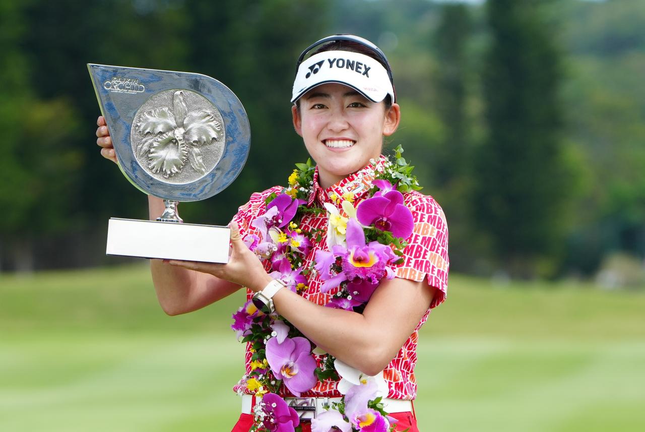 画像: キャディの「Stay Calm!」のアドバイスで岩井千怜が連覇達成！ ダイキンオーキッドレディス最終日をプロがレポート - みんなのゴルフダイジェスト