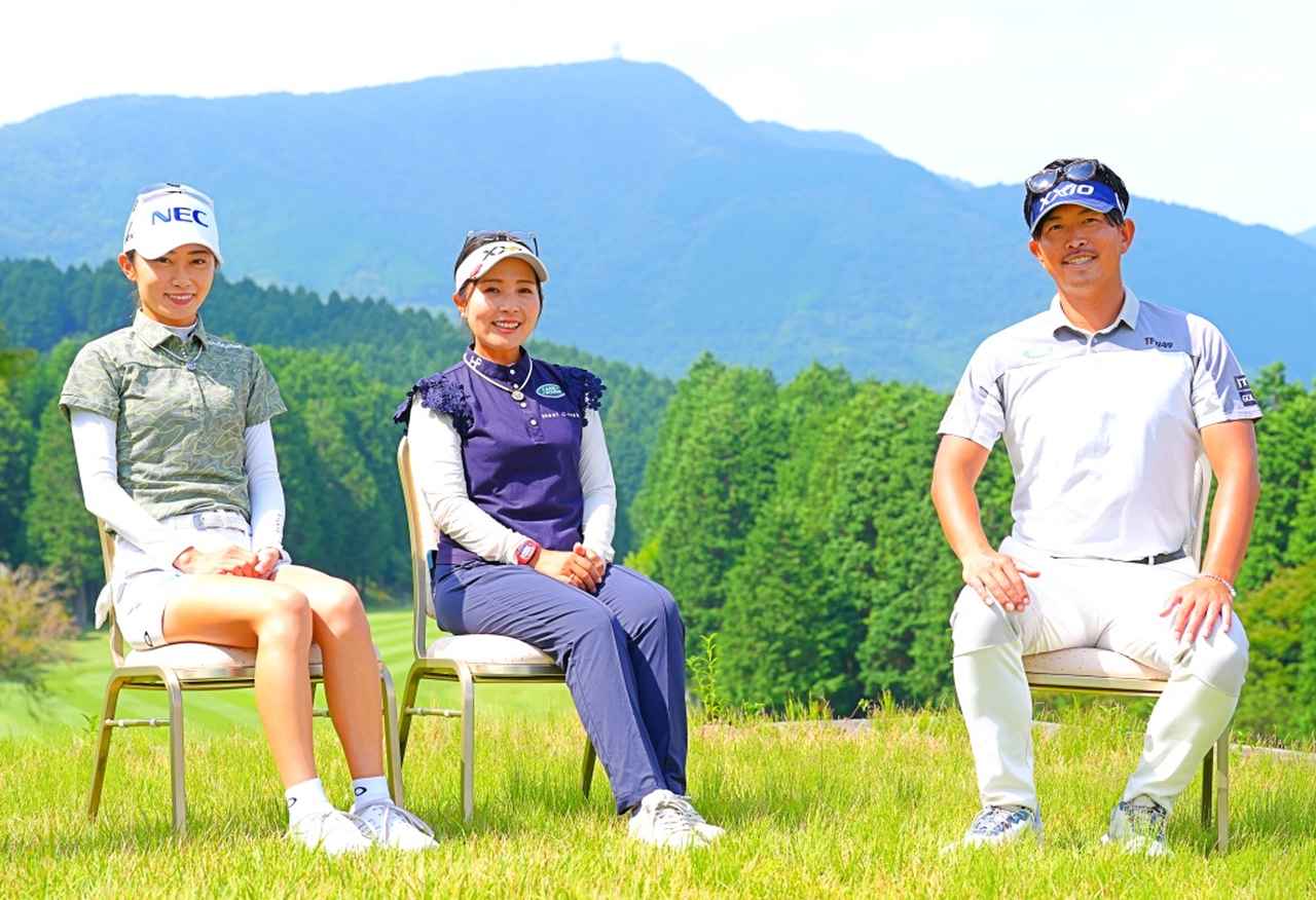 画像: 安田祐香(左)と青木瀬令奈(中央)を指導する大西翔太コーチ(撮影/姉崎正)