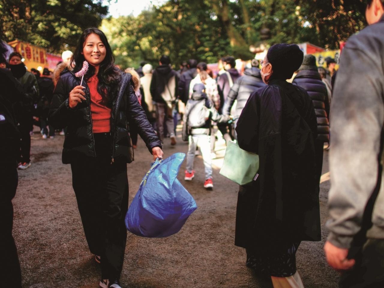 画像: 395ヤード女子大生が実践。「荷物は逆手」で飛距離アップする身体バランス術【長谷川円香のいきなり飛び出す飛距離塾 #24】 - みんなのゴルフダイジェスト