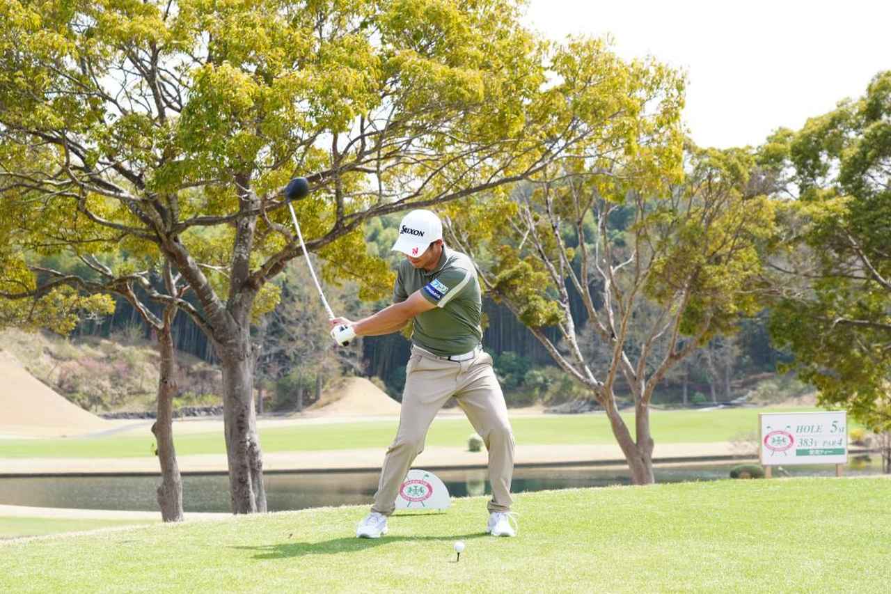 画像 : 3番目の画像 - 2025年の片岡のスウィング※写真1枚目をクリックで解説を確認！ - みんなのゴルフダイジェスト