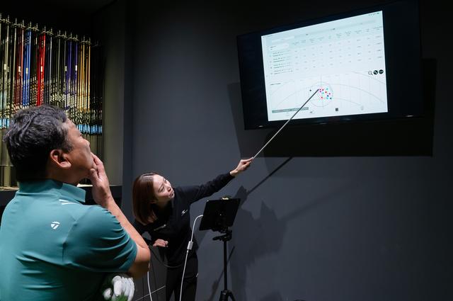 画像: 随時データを確認しながらフィッティングは進められる。フィッターの分析力と相まって説得力は大きい