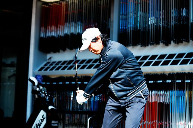 画像: 「楽な気持ちで振れる。T250はそこが好きです」（岩﨑プロ）