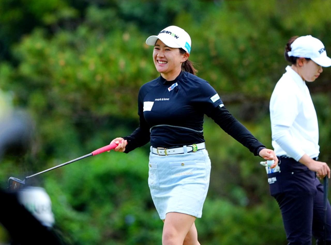 画像: 初日5アンダーで単独首位スタートの永井花奈（撮影/岡沢裕行）