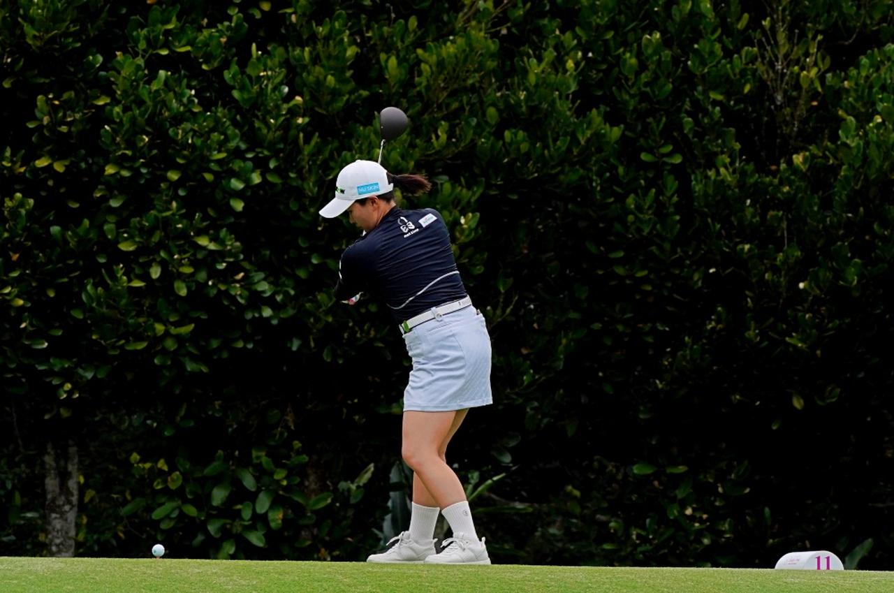 画像 : 4番目の画像 - 【連続写真12枚】永井花奈のドライバー斜め前方 - みんなのゴルフダイジェスト