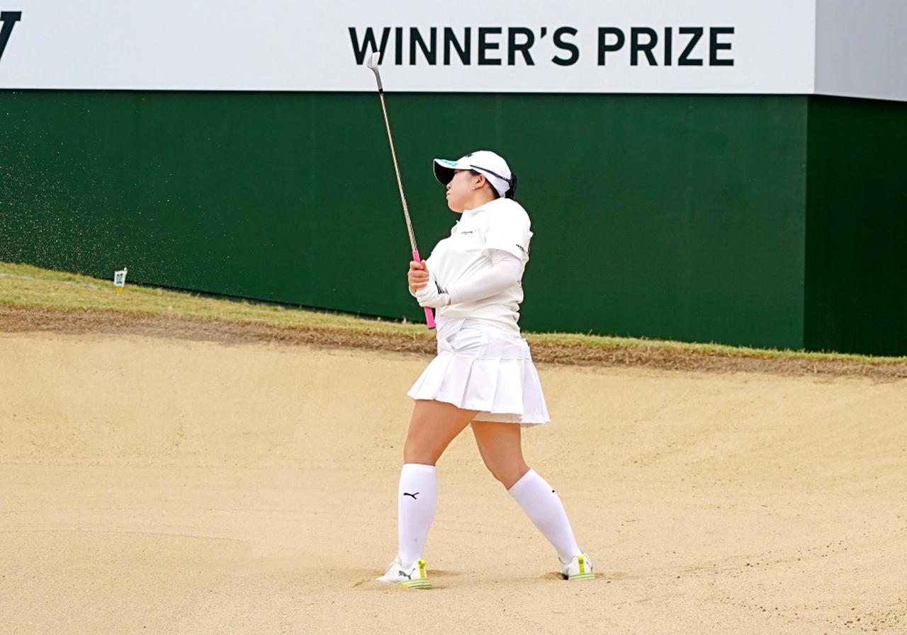 画像 : 13番目の画像 - 藤本愛菜のバンカーからのチップインイーグル連続写真 - みんなのゴルフダイジェスト