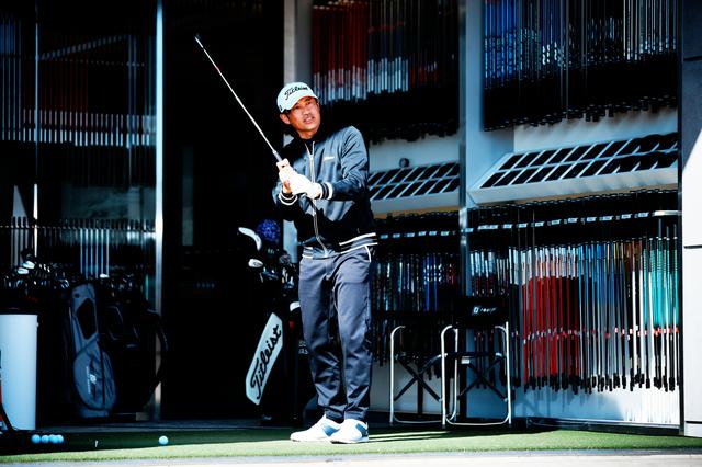 画像: ドローヒッターの岩﨑プロは、出球を右にイメージ