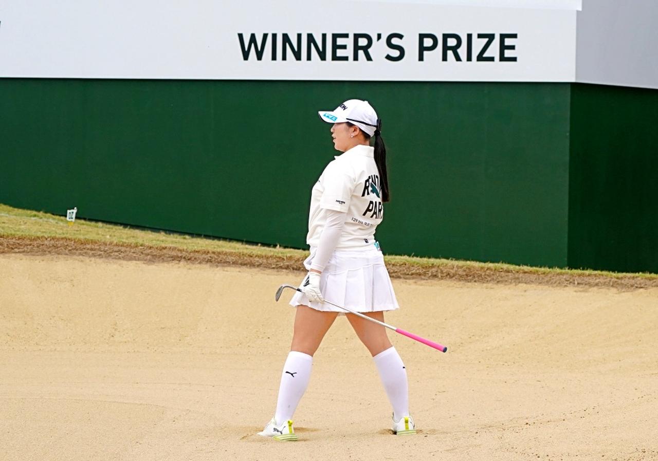 画像 : 14番目の画像 - 藤本愛菜のバンカーからのチップインイーグル連続写真 - みんなのゴルフダイジェスト