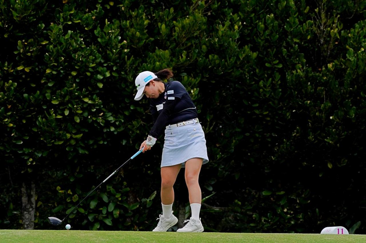 画像 : 8番目の画像 - 【連続写真12枚】永井花奈のドライバー斜め前方 - みんなのゴルフダイジェスト