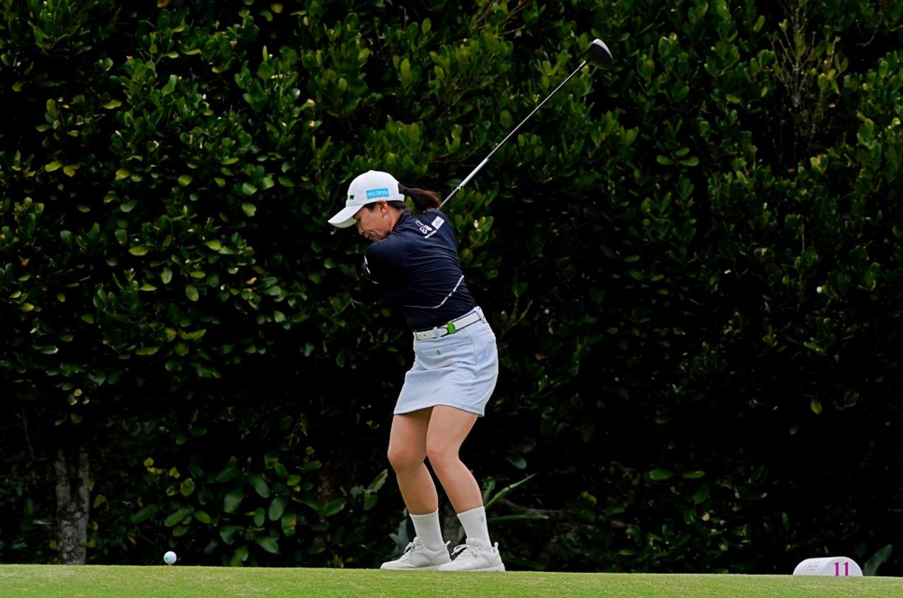 画像 : 6番目の画像 - 【連続写真12枚】永井花奈のドライバー斜め前方 - みんなのゴルフダイジェスト