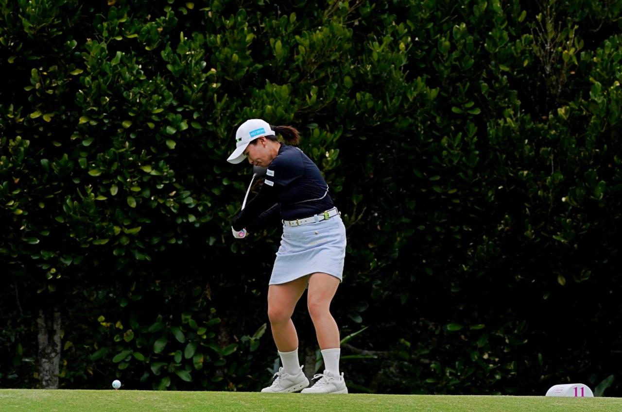 画像 : 7番目の画像 - 【連続写真12枚】永井花奈のドライバー斜め前方 - みんなのゴルフダイジェスト