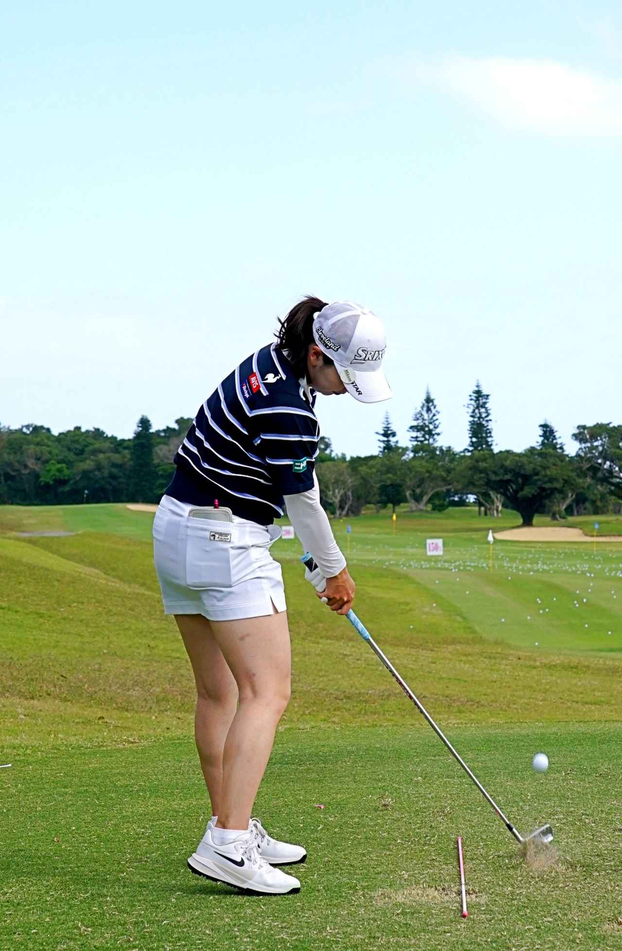 画像 : 8番目の画像 - 7番アイアンでショット練習する小祝さくら【連続写真】 - みんなのゴルフダイジェスト