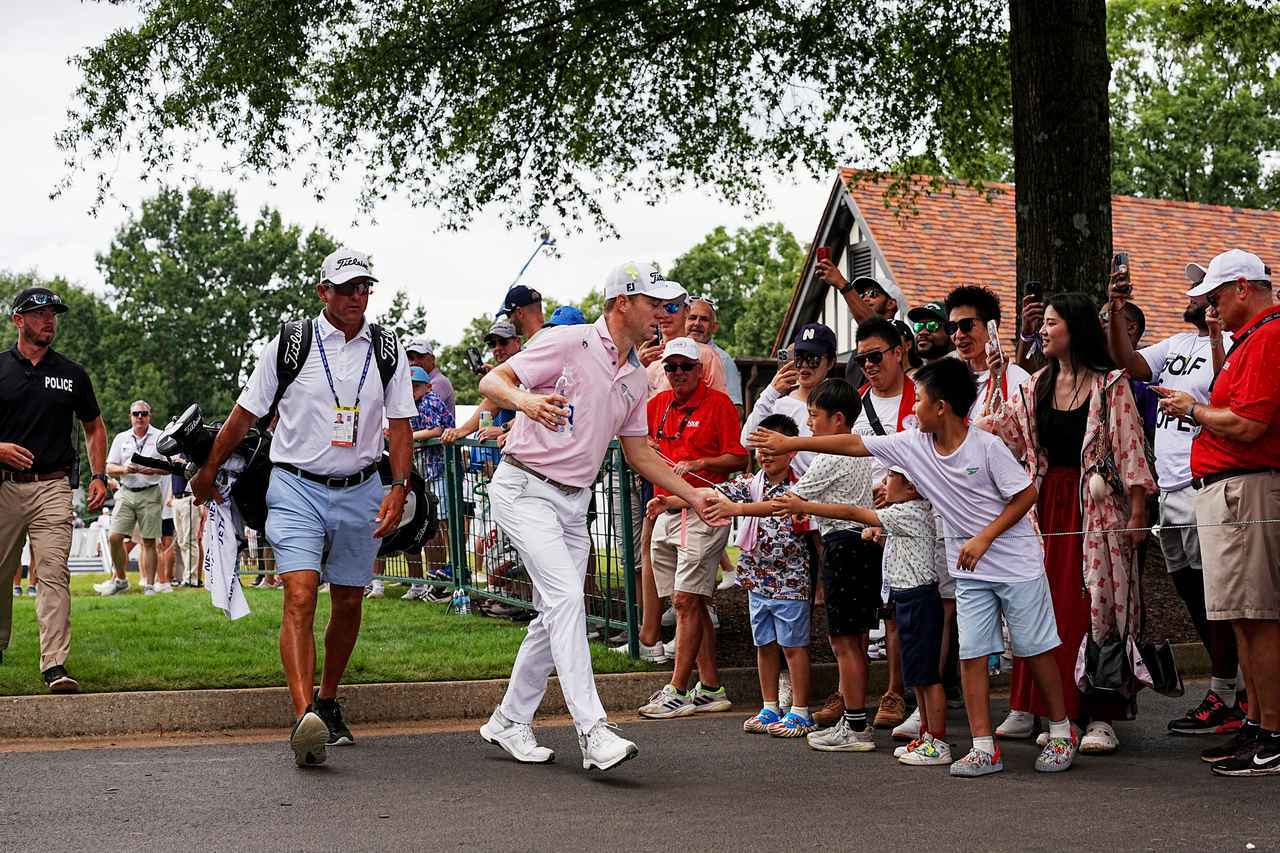 画像: 「娘を抱けず辛かった」ジャスティン・トーマスの復帰戦は松山英樹と同組【米男子ツアー】 - みんなのゴルフダイジェスト
