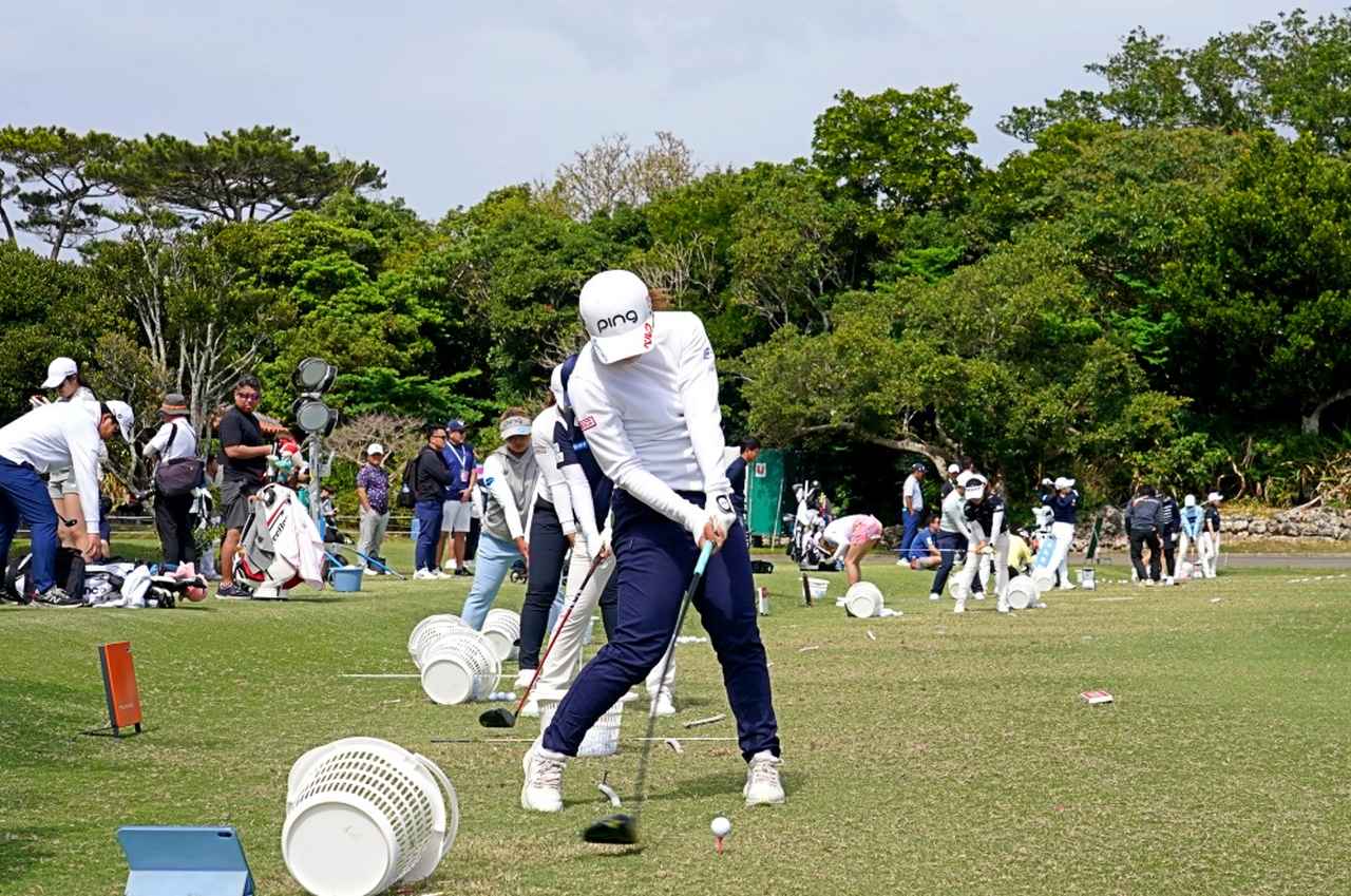 画像 : 7番目の画像 - 佐久間朱莉のドライバーショット連続写真（ショット練習） - みんなのゴルフダイジェスト