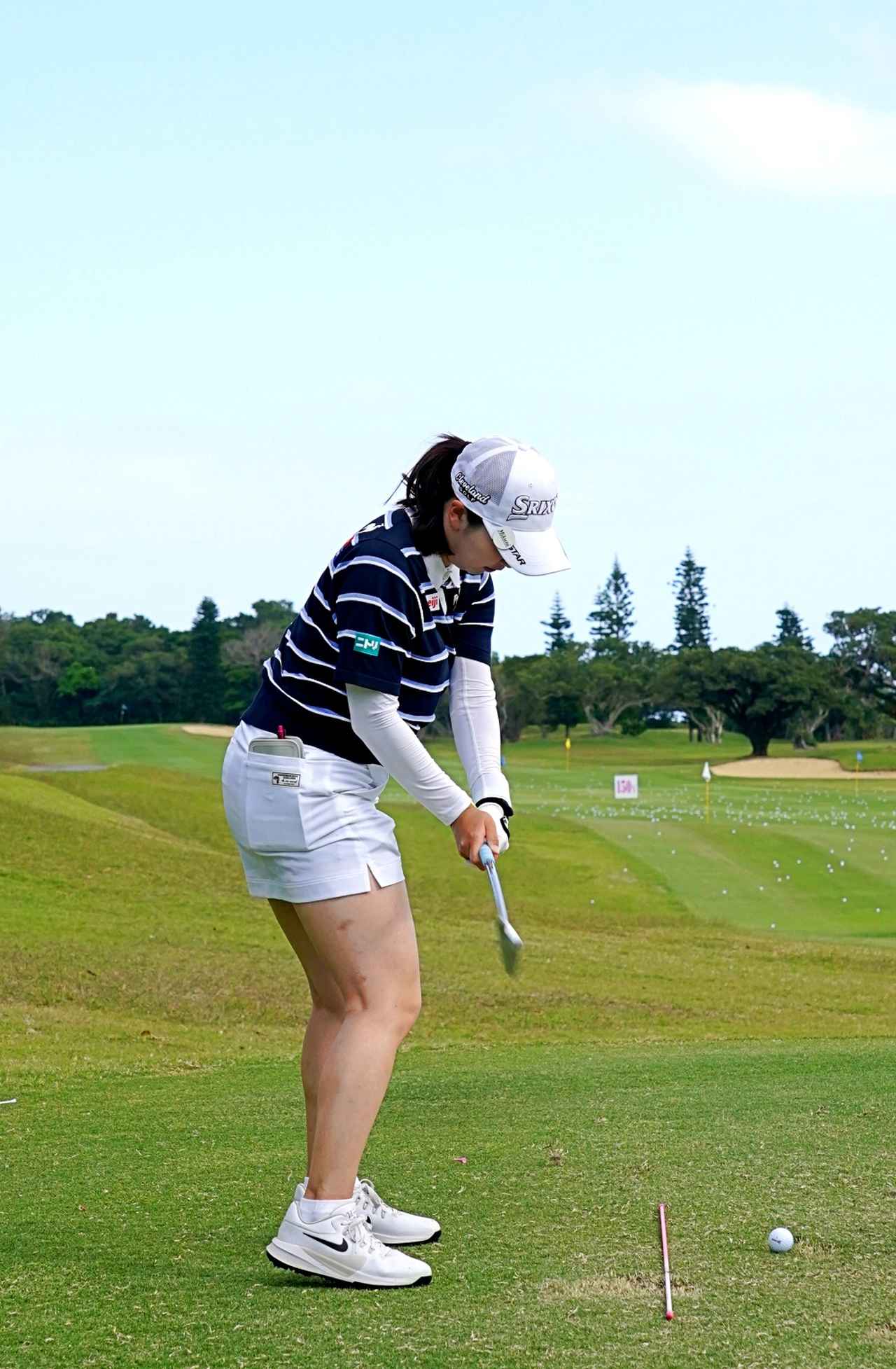 画像 : 7番目の画像 - 7番アイアンでショット練習する小祝さくら【連続写真】 - みんなのゴルフダイジェスト