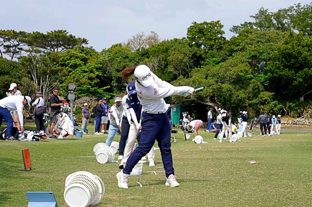 画像 : 9番目の画像 - 佐久間朱莉のドライバーショット連続写真（ショット練習） - みんなのゴルフダイジェスト