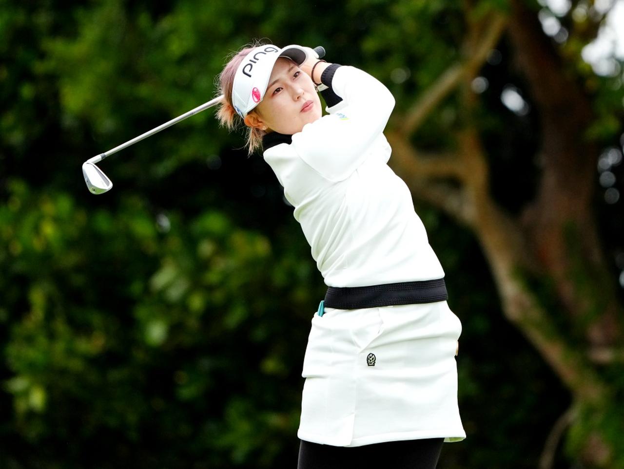 画像: プロ4年目の皆吉愛寿香が6アンダー5位タイに浮上（撮影/岡沢裕行）