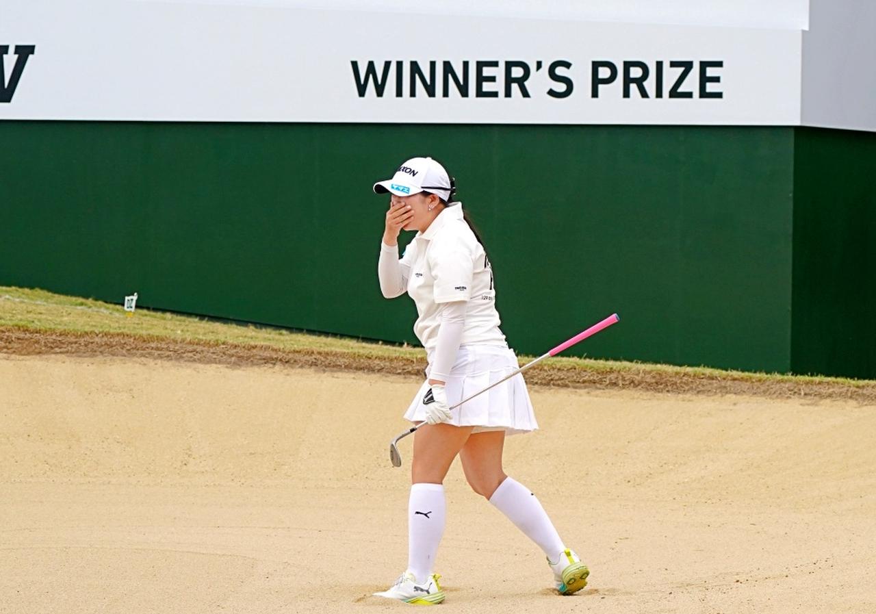 画像 : 14番目の画像 - イーグルを奪った藤本のバンカーショット連続写真 - みんなのゴルフダイジェスト