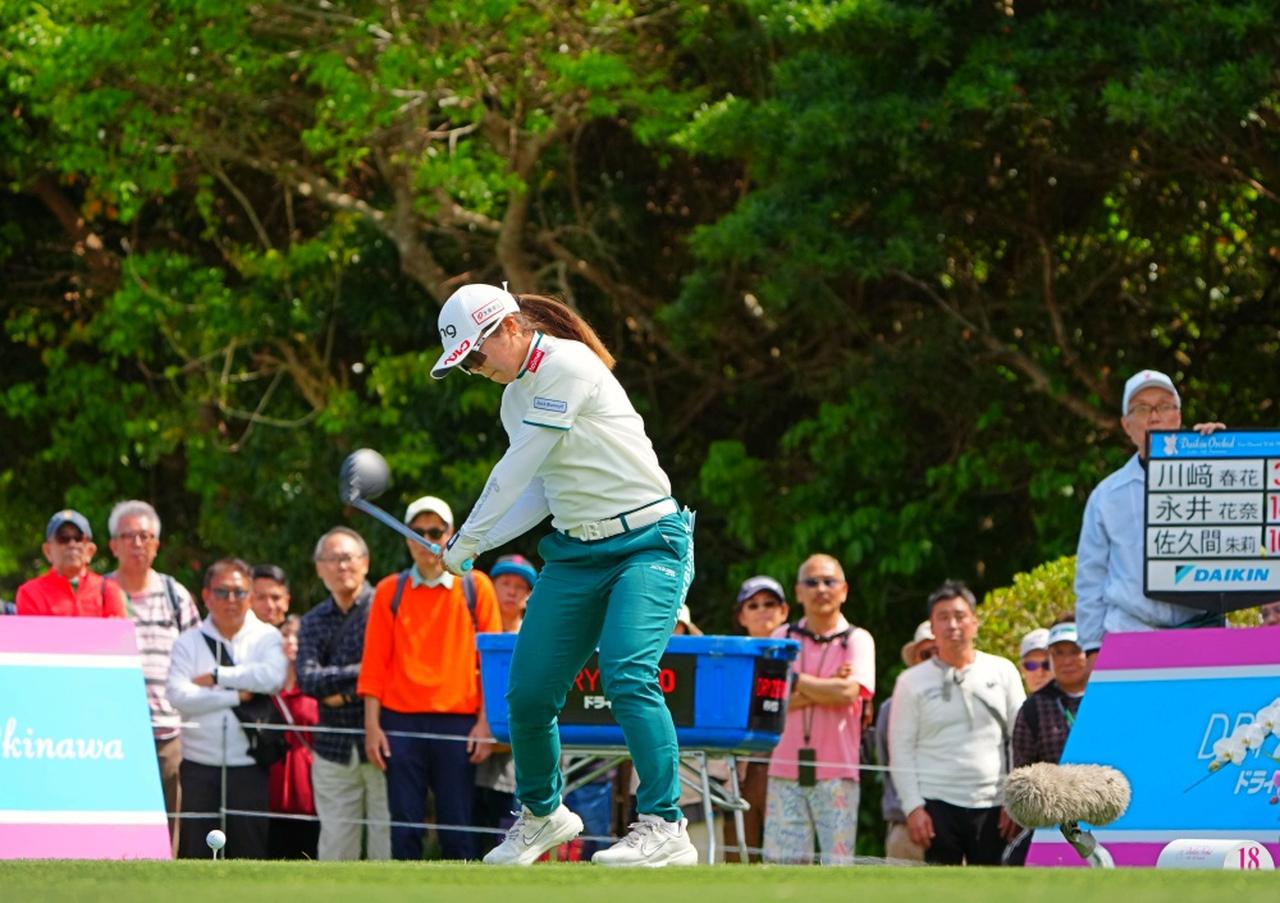 画像 : 7番目の画像 - 優勝した佐久間朱莉のドライバーショット連続写真（撮影/岡沢裕行） - みんなのゴルフダイジェスト