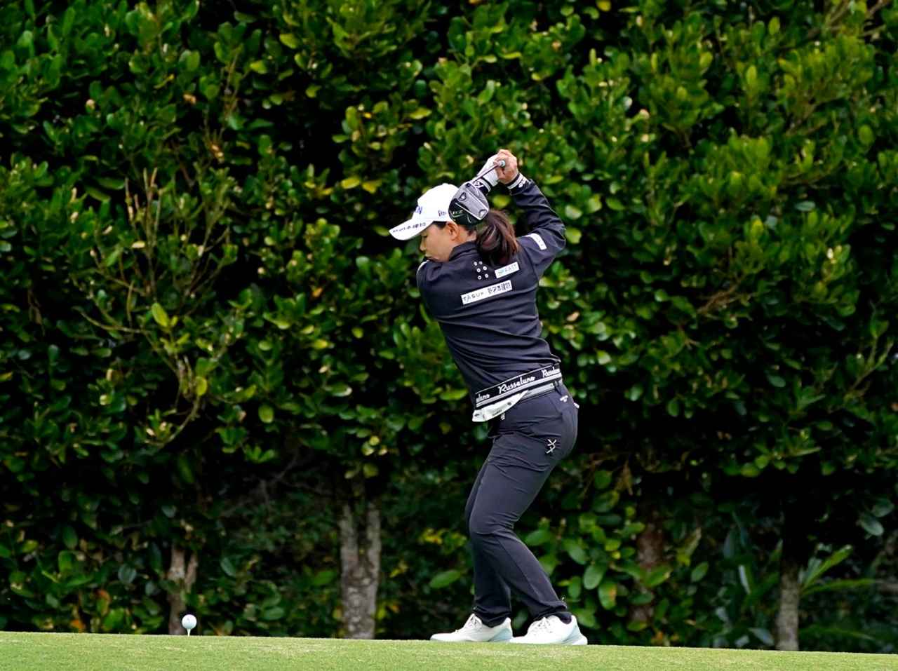 画像 : 4番目の画像 - 横峯さくらのコンパクトトップのドライバーショット連続写真 - みんなのゴルフダイジェスト