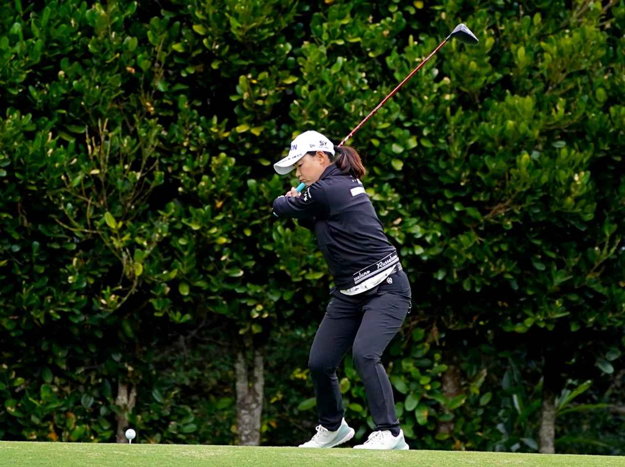 画像 : 5番目の画像 - 横峯さくらのコンパクトトップのドライバーショット連続写真 - みんなのゴルフダイジェスト