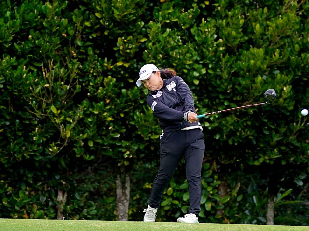 画像 : 9番目の画像 - 横峯さくらのコンパクトトップのドライバーショット連続写真 - みんなのゴルフダイジェスト