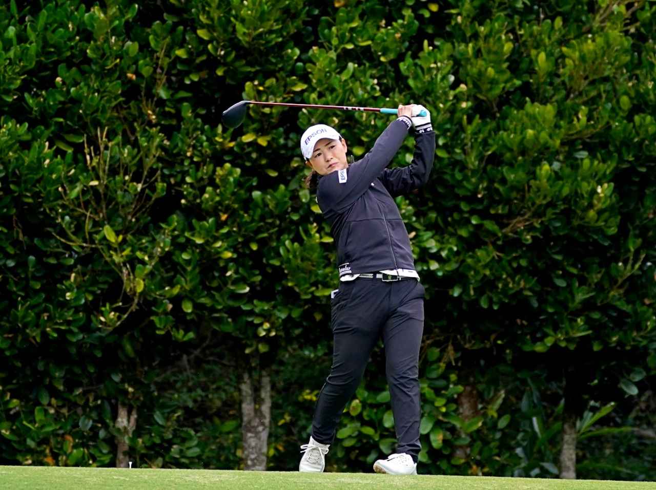 画像 : 11番目の画像 - 横峯さくらのコンパクトトップのドライバーショット連続写真 - みんなのゴルフダイジェスト