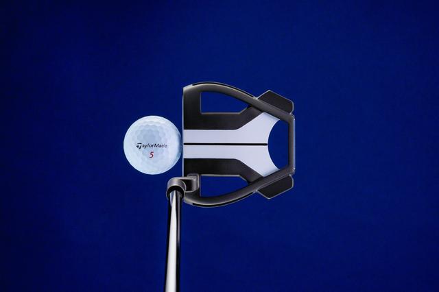 画像: スパイダーシリーズの特長のひとつ、Y字状の白の帯と黒の実線が組み合わさった「トゥルーパス アライメント」