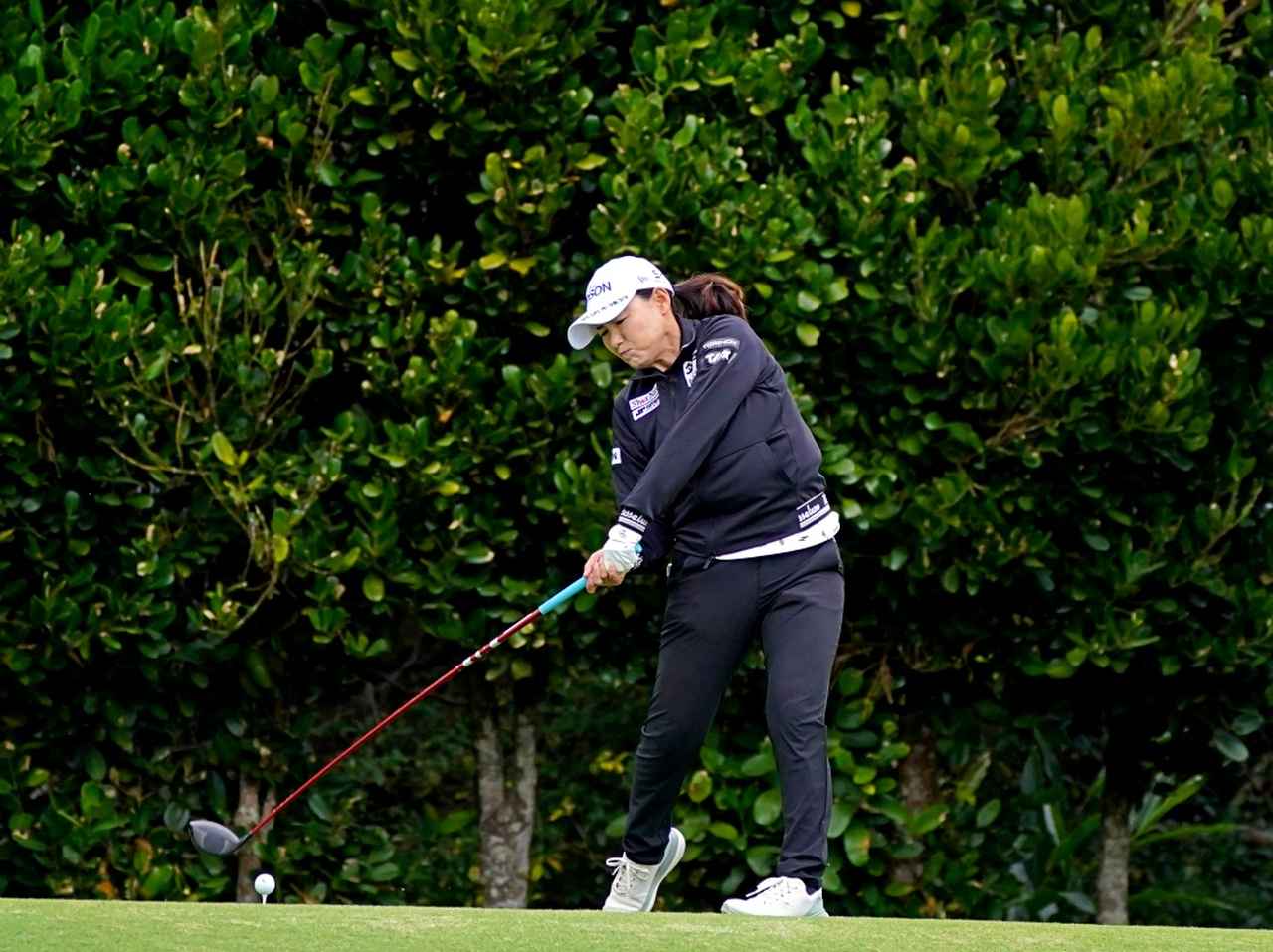 画像 : 7番目の画像 - 横峯さくらのコンパクトトップのドライバーショット連続写真 - みんなのゴルフダイジェスト