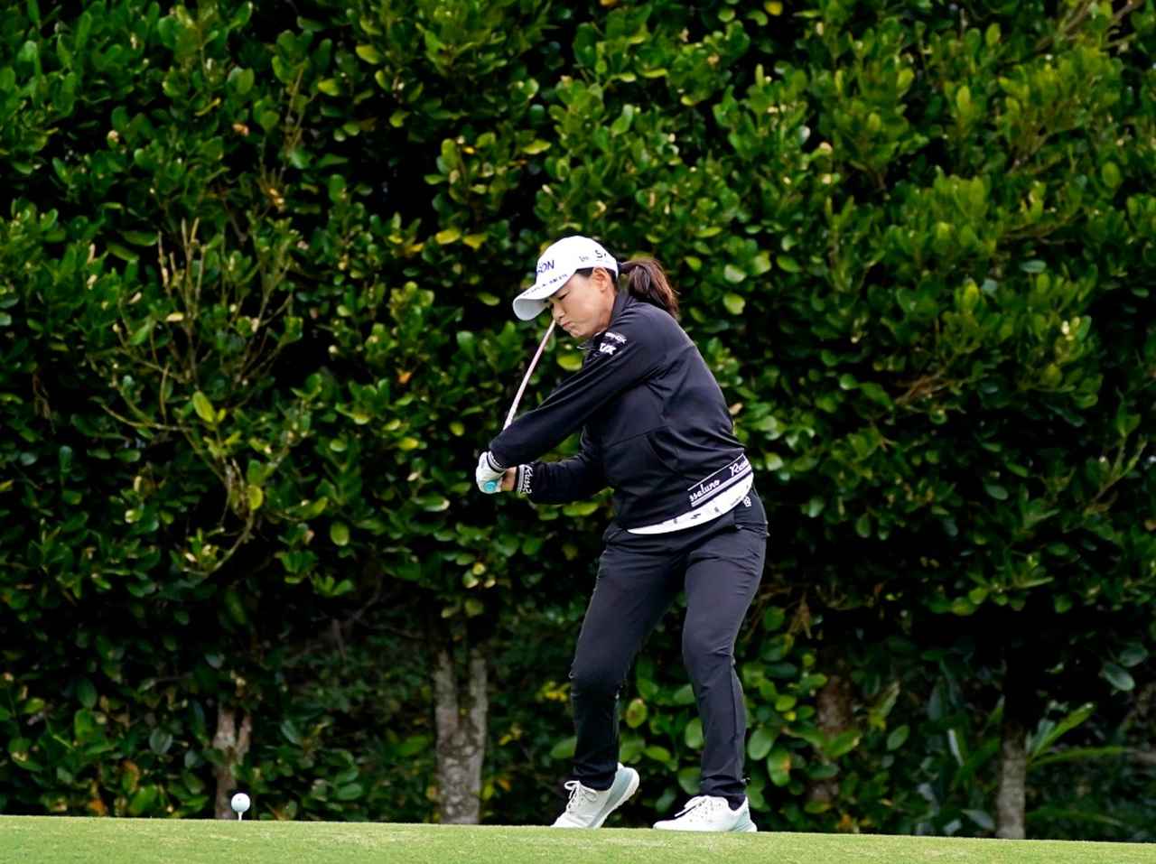 画像 : 6番目の画像 - 横峯さくらのコンパクトトップのドライバーショット連続写真 - みんなのゴルフダイジェスト