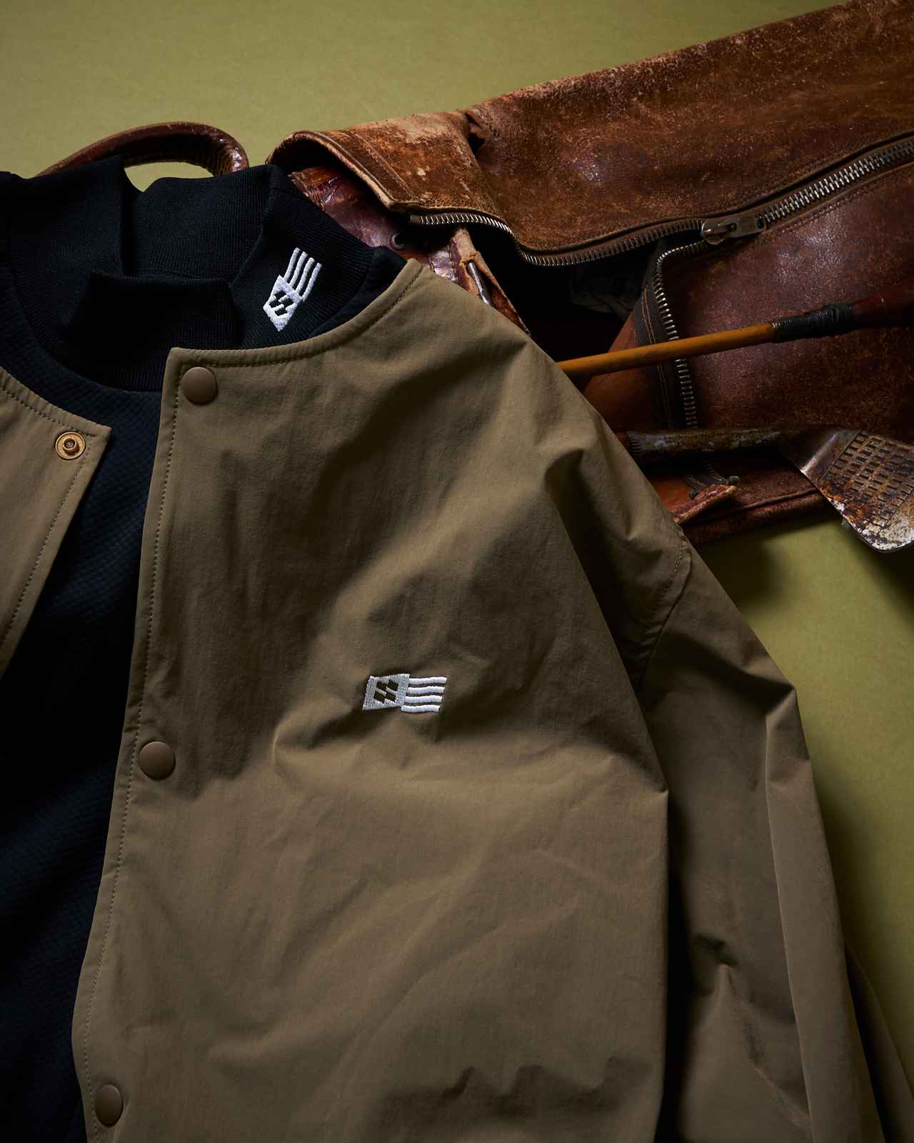 画像: MOCK NECK L/S TEE／カラー：BLACK、C_GRAY、OLIVE　サイズ：S、M、L、XL　価格：2万2000円