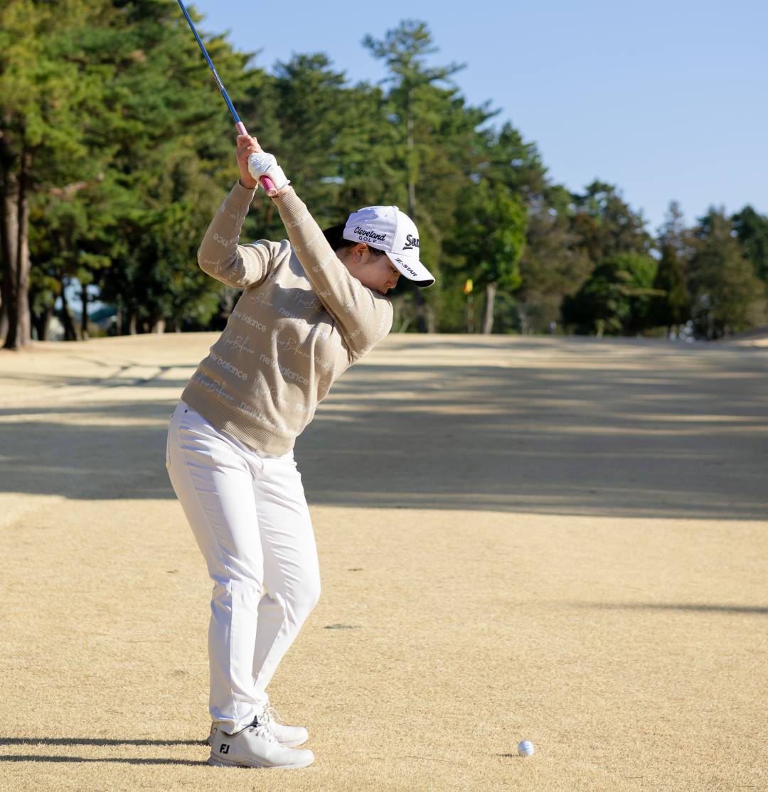 画像 : 2番目の画像 - 愛菜の迷いのない7番アイアンショット！ - みんなのゴルフダイジェスト