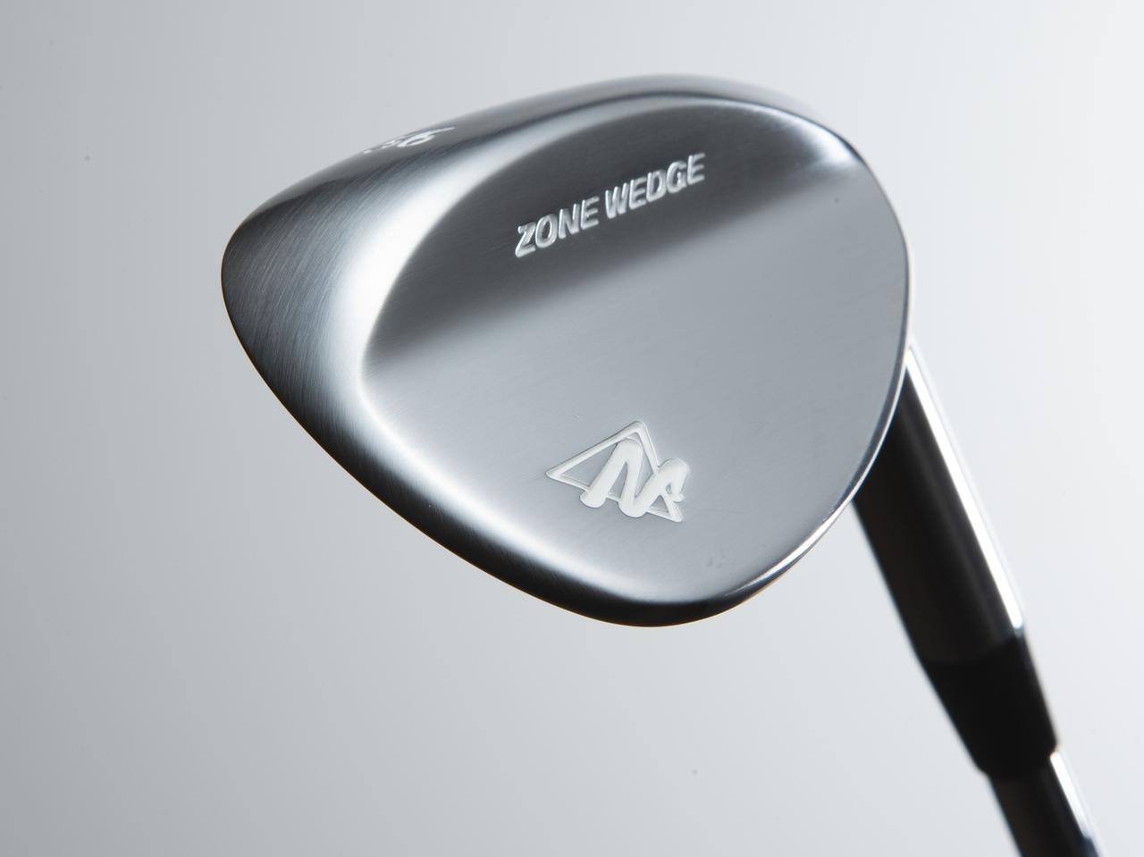 画像: こちらが低重心の「ZONE ホワイト」。ロブショットも打ちやすい。税込2万2000円  www.g-pocket.jp