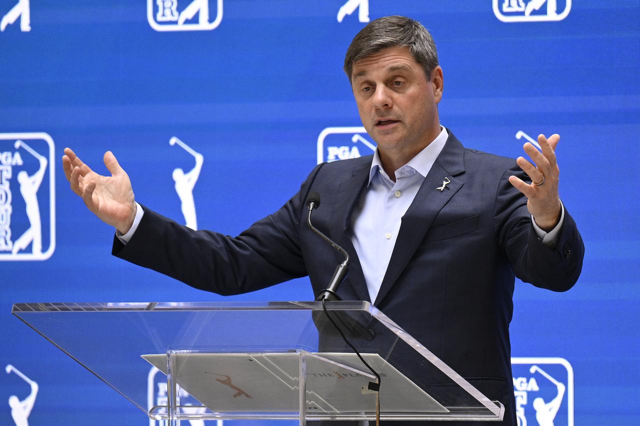 画像: 「何度も確定事項ではない」と述べながらも、旗艦大会「ザ・プレーヤーズ選手権」の公式会見で今後のPGAツアーの構想を話すブライアン・ロラップCEO（PHOTO/Getty Images）
