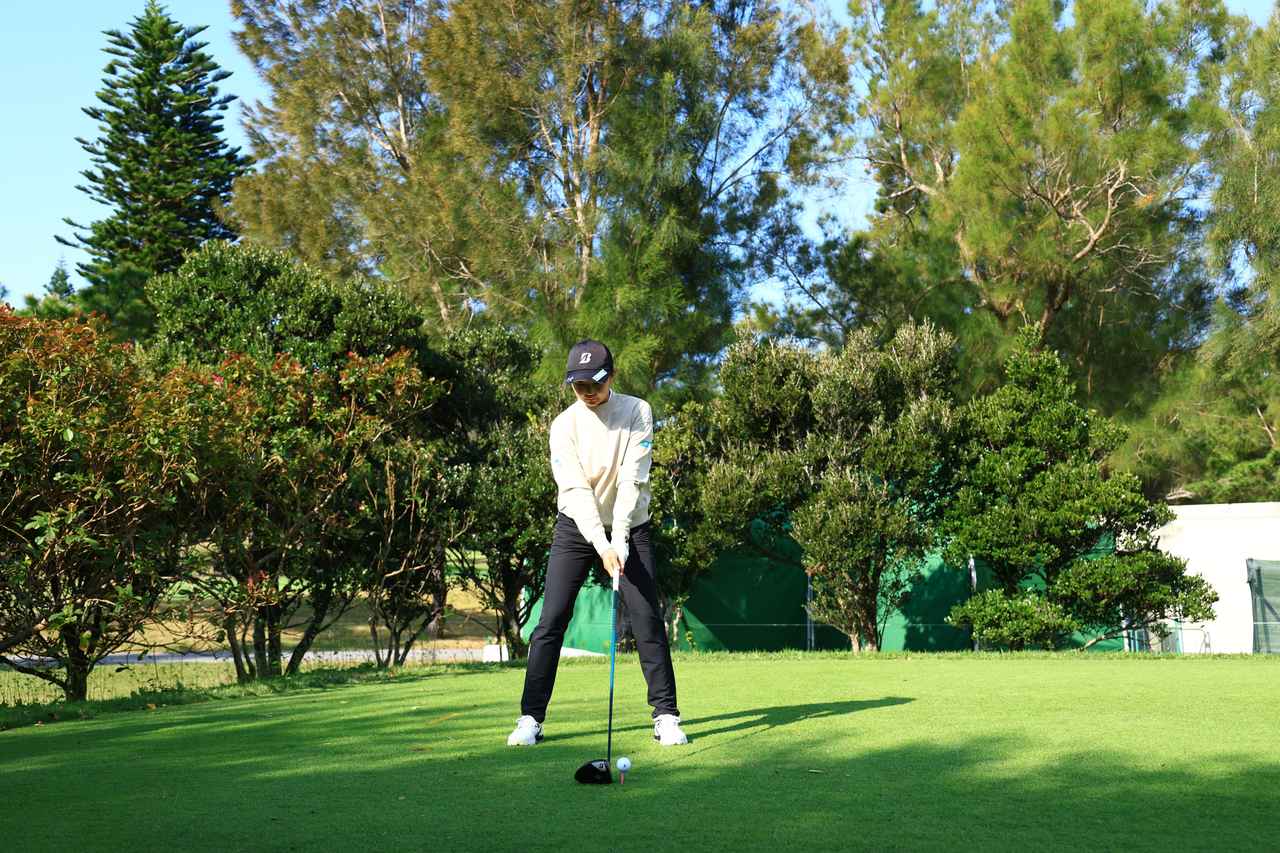 画像 : 1番目の画像 - 【連続写真10枚】開幕戦で撮影！ 伊藤愛華のドライバースウィング正面連続写真（撮影/大澤進二） - みんなのゴルフダイジェスト