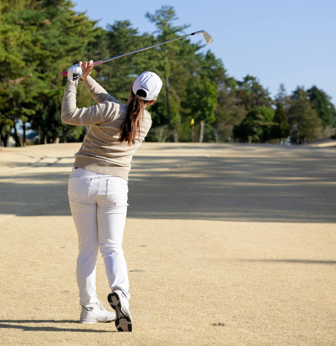 画像 : 4番目の画像 - 愛菜の迷いのない7番アイアンショット！ - みんなのゴルフダイジェスト