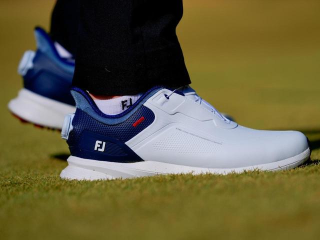 画像: FOOTJOYのNEW「PRO/SL」※カラーはホワイト／ブルー