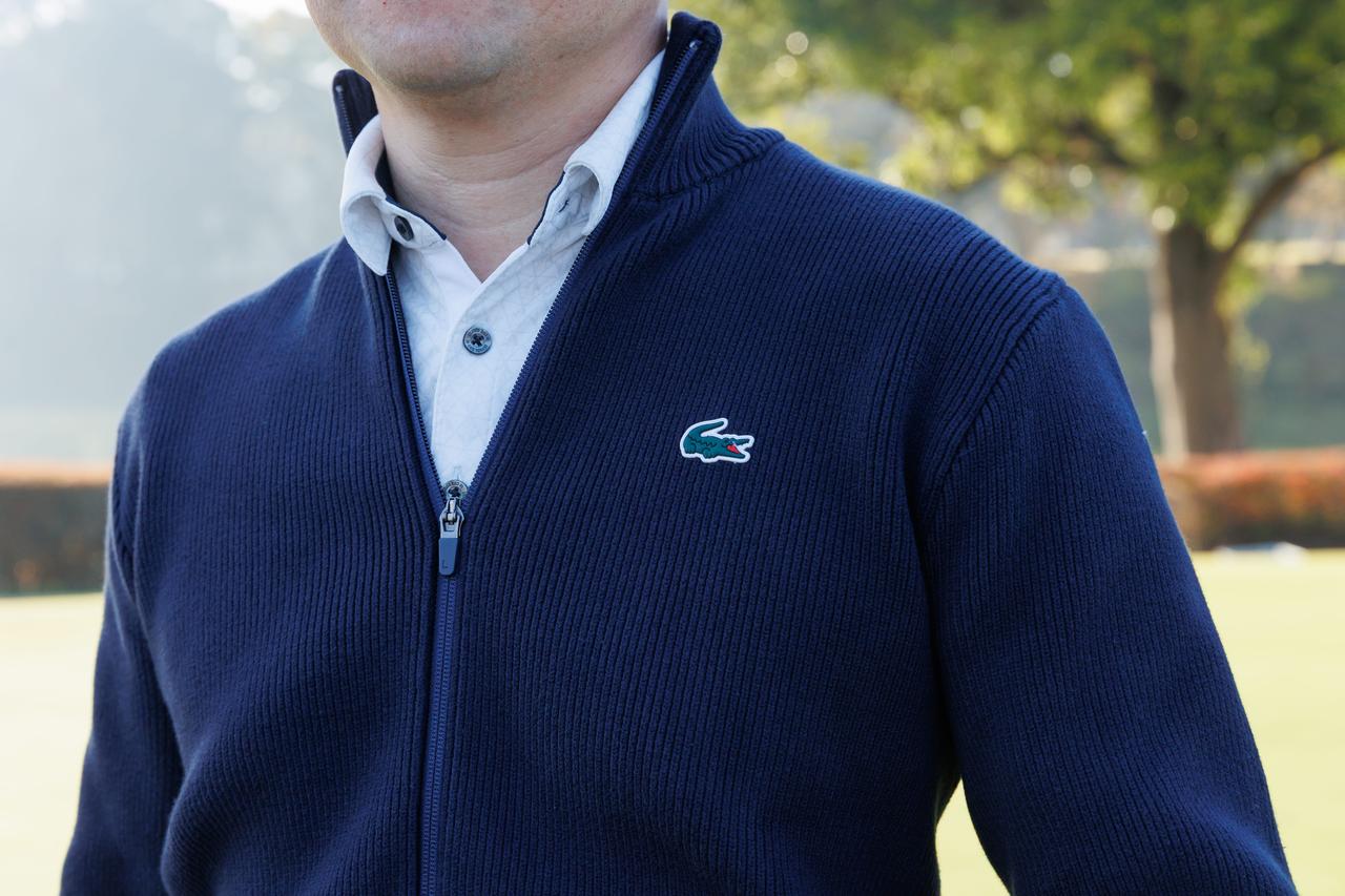 画像: リブ編みによる動きやすさが特徴のニットジャケット