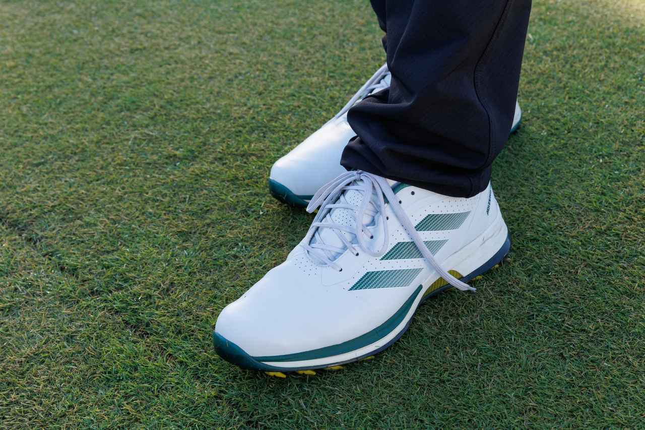 画像: ネイビーと相性の良いグリーンを取り入れたシューレース型