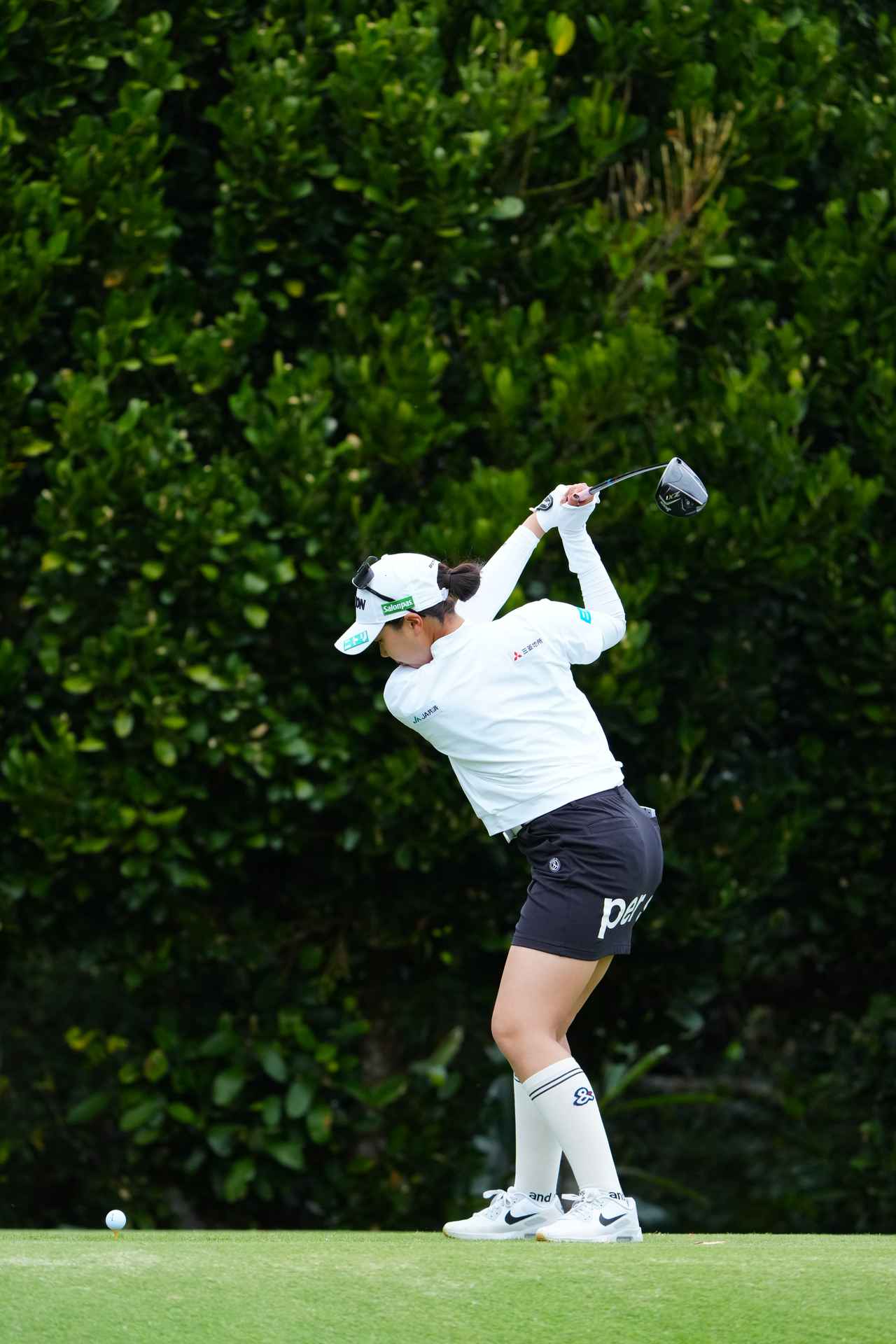 画像 : 2番目の画像 - 菅楓華　ドライバー斜め正面連続写真 - みんなのゴルフダイジェスト