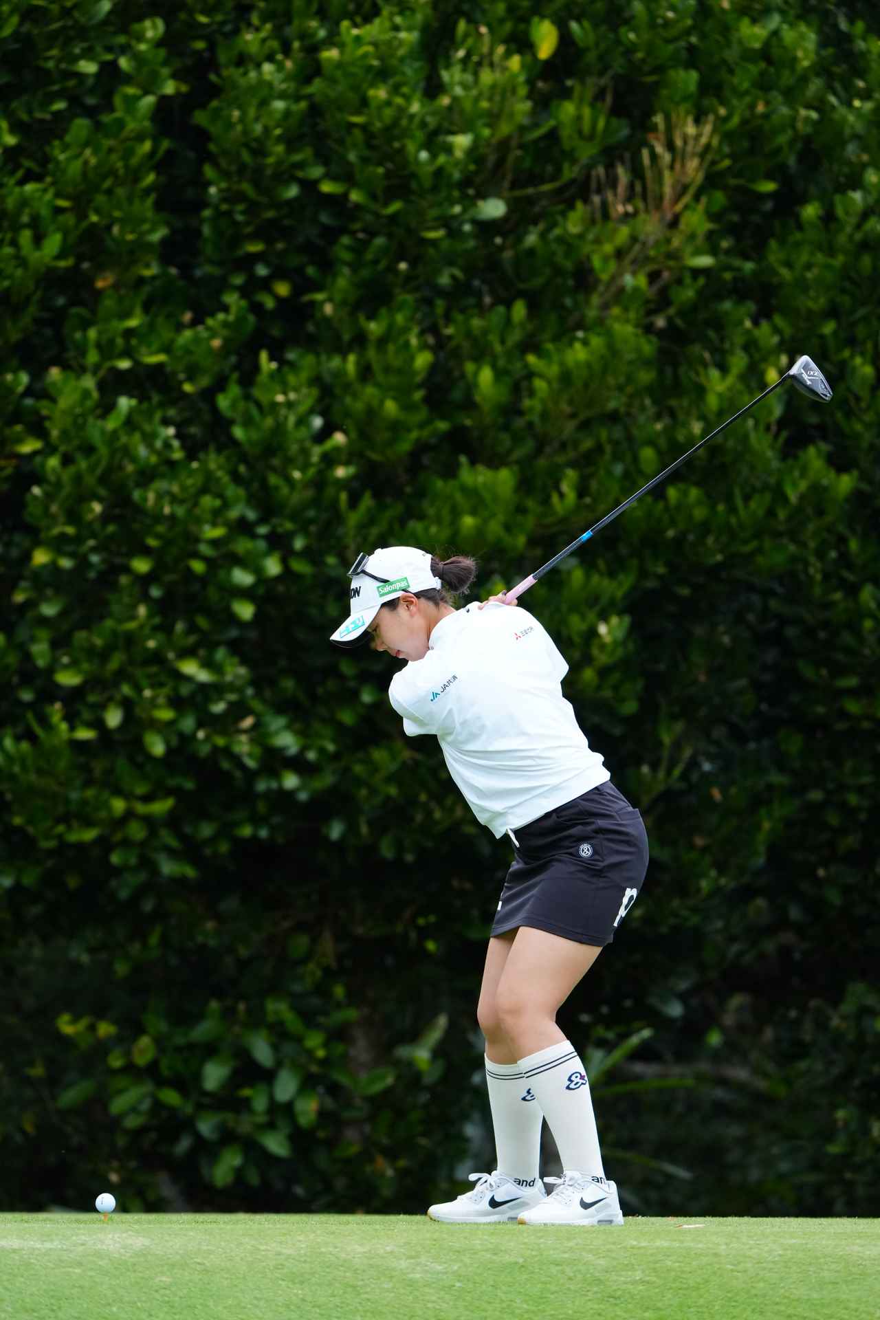 画像 : 4番目の画像 - 菅楓華　ドライバー斜め正面連続写真 - みんなのゴルフダイジェスト