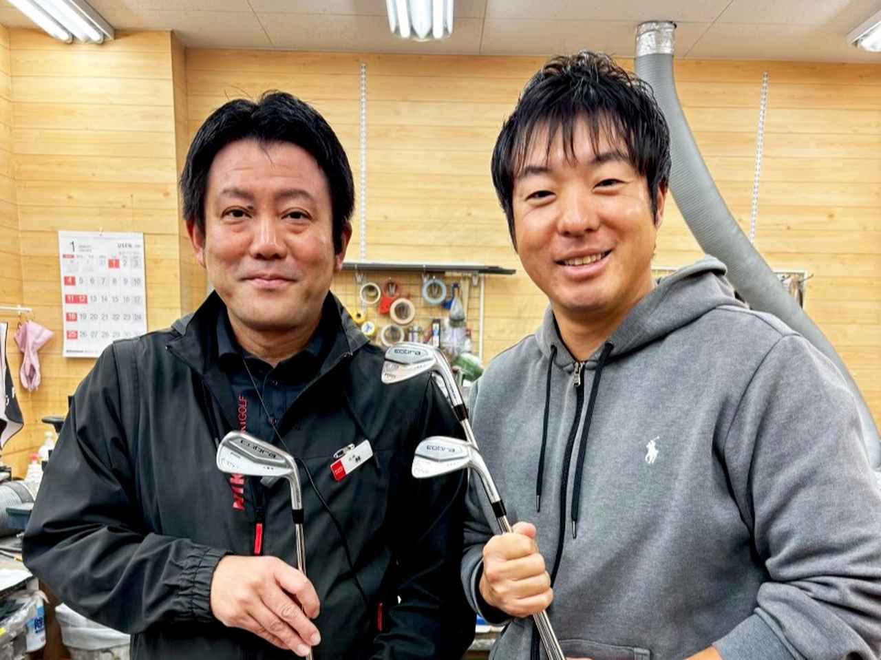 画像: 24年4月から小林伸太郎の薦めで同モデルを使い始めた大関（写真右）