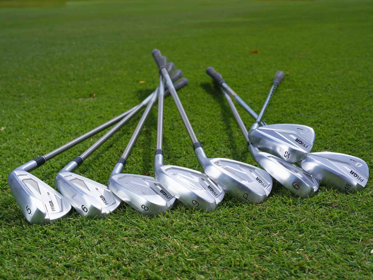 画像: アイアンは5番、6番が「02」アイアン、7番以下は「01」アイアンのコンボをテストしていた
