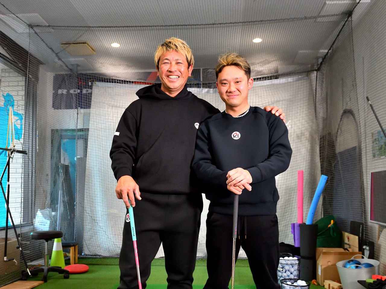 画像: 息子の裕隆さんも工房でフィッティング＆レッスンを行う。「何よりボクたちは、お客さんを10分で感動させられなかったらそこで終わり、負けです」