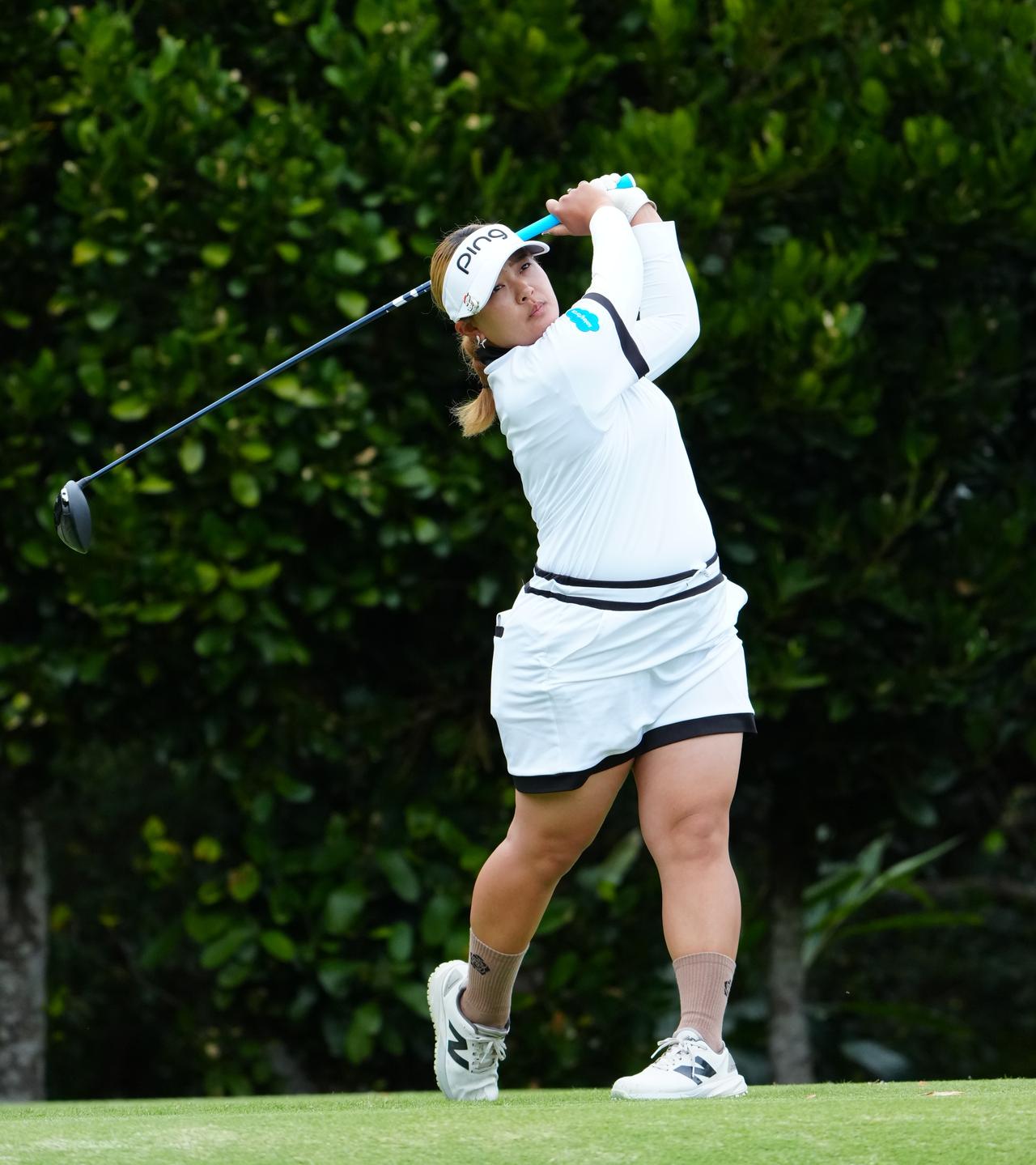 画像 : プロV1x使用鈴木愛