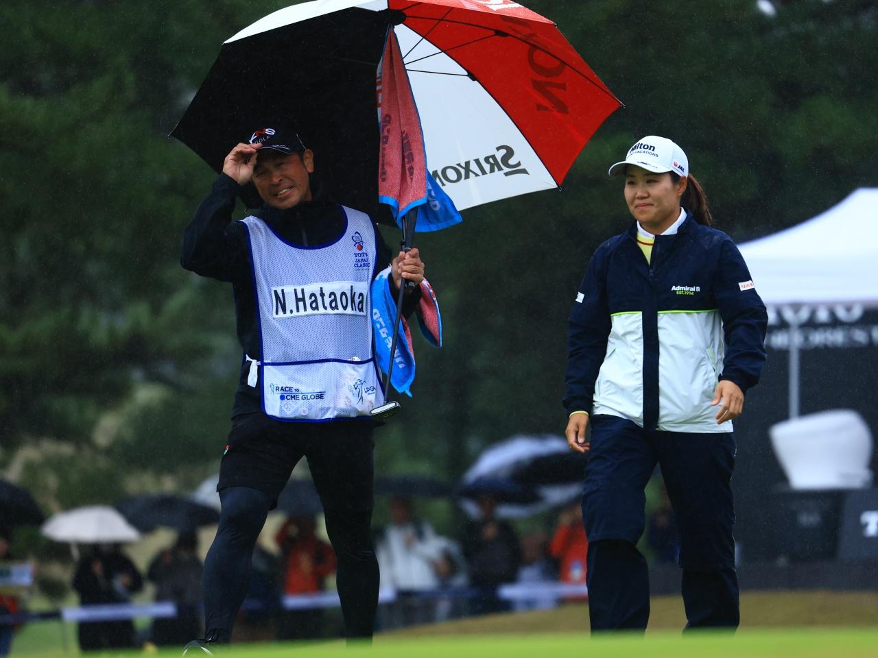 画像: 旧知の畑岡に「機会があれば」とお願いしていたところ、実現したキャディ。「ただのオッサンが付いていただけ。プロキャディのすごさがわかりましたし、本当にいい経験になりました。プレーオフのときは『自分の運を信じよう』と言いました」