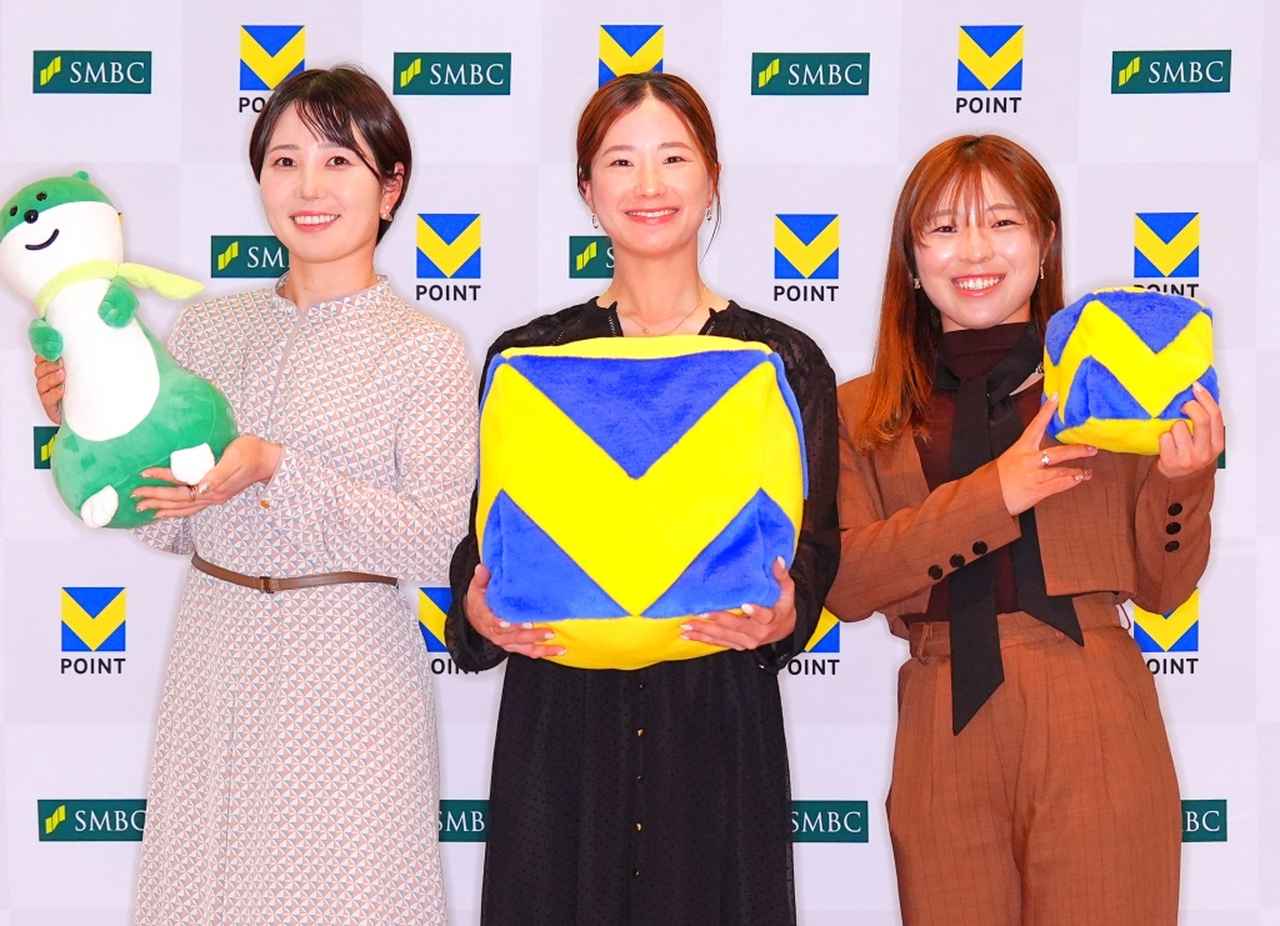 画像: 女王佐久間朱莉と3ショット撮影に応じた青木香奈子と蛭田みな美（撮影/姉崎正）
