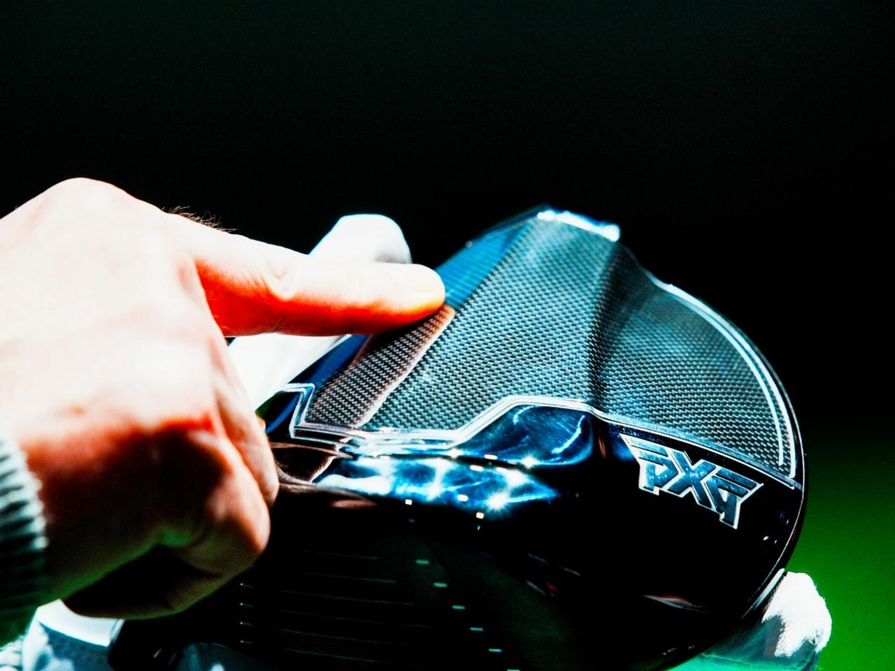 画像: ソール中央に線が入った「スパインドソール」。「脊椎（スパイン）≒背骨」がネーミングの由来