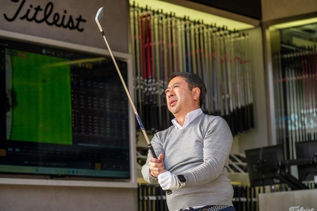 画像: 佐多俊一（さた しゅんいち）さん。ゴルフ歴は40年近いベテランシングル。飛距離不足と左へのミスを今回のフィッティングで解消したいという